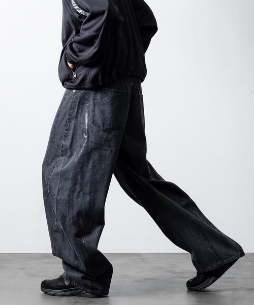 FREAK'S STORE(フリークスストア)の「FREAK’S STORE/フリークスストア 箔プリント ツイステッド カーブデニムパンツ(デニムパンツ・メンズ・ブラック/ブルー・LARGE/MEDIUM)」の10枚目の写真