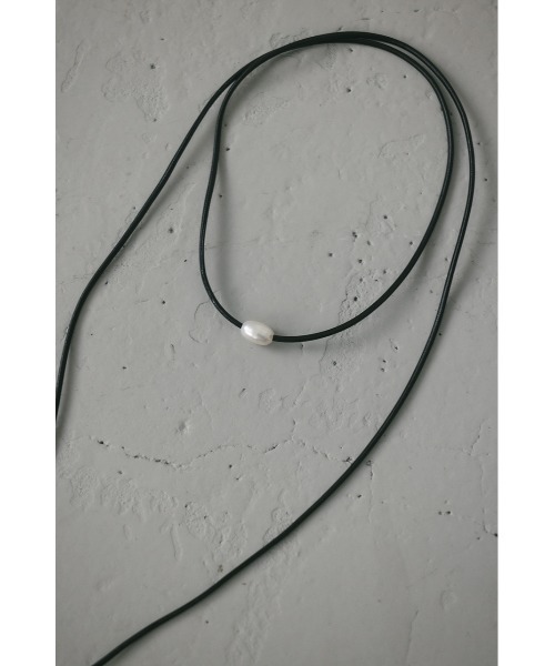 STYLEMIXER（スタイルミキサー）の「holiday パールフェイクレザーチョーカー（ネックレス・レディース・ブラック・FREE）」の4枚目の写真