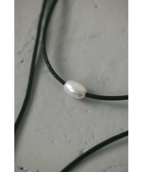 STYLEMIXER（スタイルミキサー）の「holiday パールフェイクレザーチョーカー（ネックレス・レディース・ブラック・FREE）」の5枚目の写真