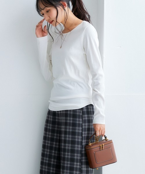 nissen(ニッセン)の「UVカット綿100%フライス素材クルーネック長袖Tシャツ(Tシャツ/カットソー・レディース・グリーン/グリーン系その他/ブルー/ブラック/オフホワイト/チャコール・S/M/LL/L/3L)」の14枚目の写真