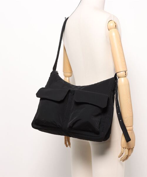 3.3 Field Trip （3.3フィールドトリップ）の「【UNISEX】3.3 Field Trip／ポケット付き ナイロンバッグ（ショルダーバッグ・レディース・ブラック/アイボリー・0）」の17枚目の写真