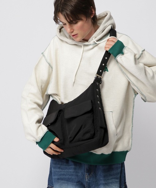 3.3 Field Trip （3.3フィールドトリップ）の「【UNISEX】3.3 Field Trip／ポケット付き ナイロンバッグ（ショルダーバッグ・レディース・ブラック/アイボリー・0）」の2枚目の写真