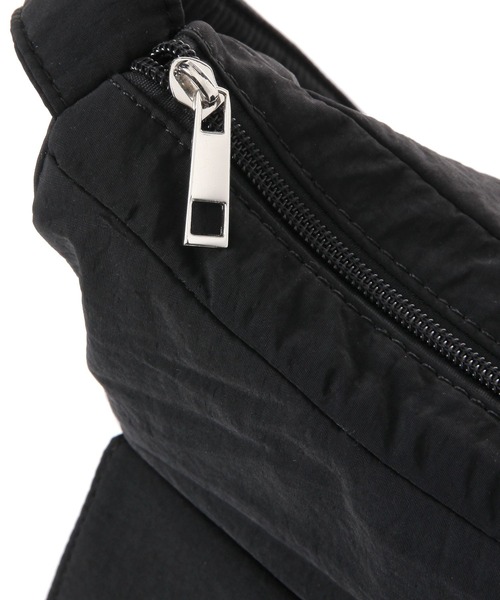 3.3 Field Trip （3.3フィールドトリップ）の「【UNISEX】3.3 Field Trip／ポケット付き ナイロンバッグ（ショルダーバッグ・レディース・ブラック/アイボリー・0）」の7枚目の写真