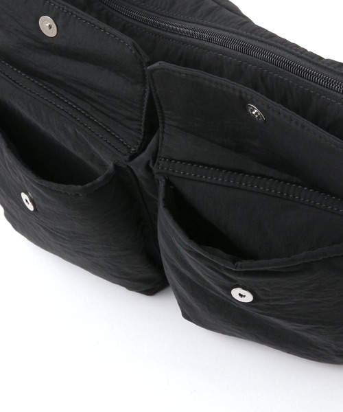 3.3 Field Trip （3.3フィールドトリップ）の「【UNISEX】3.3 Field Trip／ポケット付き ナイロンバッグ（ショルダーバッグ・レディース・ブラック/アイボリー・0）」の8枚目の写真