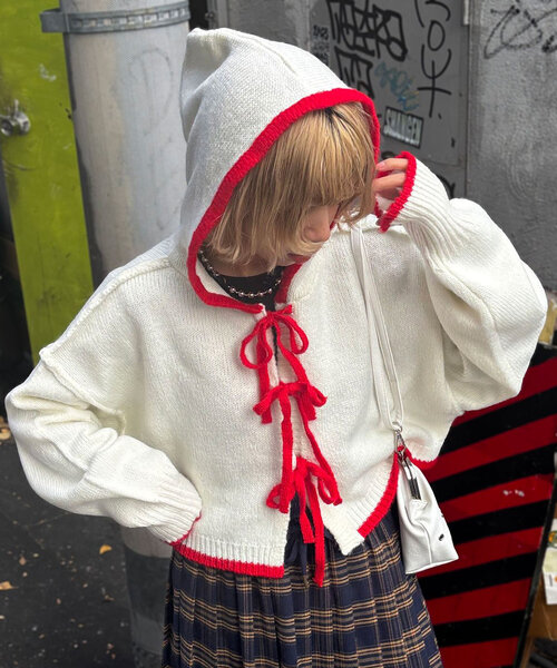 CIAOPANIC(チャオパニック)の「配色リボンニットフーディー(ニット/セーター・レディース・ベージュ/レッド/ブラウン/ブルー/オフホワイト/グレー・ONE SIZE)」の9枚目の写真