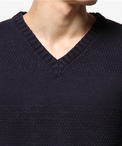 koe（コエ）の「シャドーボーダーVネックプルオーバー（ニット/セーター・メンズ・ネイビー/カーキ/レッド・LARGE/MEDIUM/LL/SMALL）」の6枚目の写真