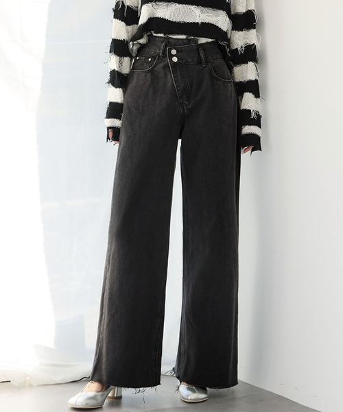 Ampirula(アンピルーラ)の「フロントアシンメトリーハイウエストワイドデニムパンツ(デニムパンツ・レディース・ブラック/ブルー・FREE)」の2枚目の写真