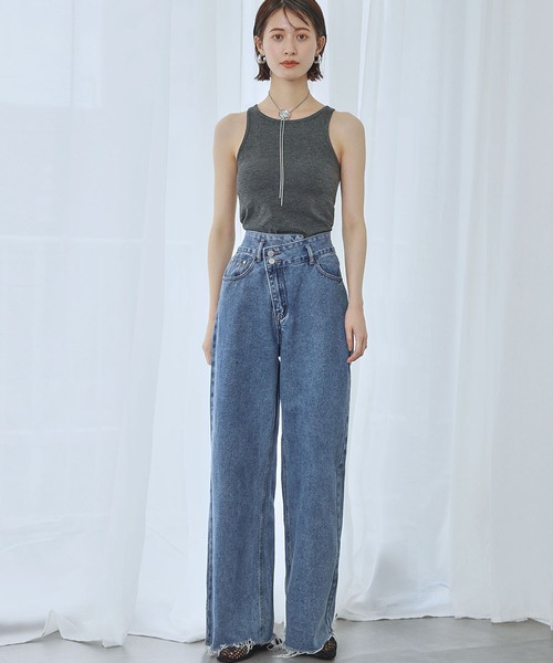 Ampirula(アンピルーラ)の「フロントアシンメトリーハイウエストワイドデニムパンツ(デニムパンツ・レディース・ブラック/ブルー・FREE)」の3枚目の写真