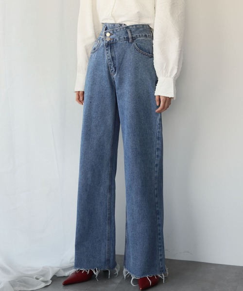 Ampirula(アンピルーラ)の「フロントアシンメトリーハイウエストワイドデニムパンツ(デニムパンツ・レディース・ブラック/ブルー・FREE)」の4枚目の写真