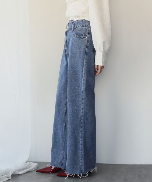 Ampirula(アンピルーラ)の「フロントアシンメトリーハイウエストワイドデニムパンツ(デニムパンツ・レディース・ブラック/ブルー・FREE)」の6枚目の写真