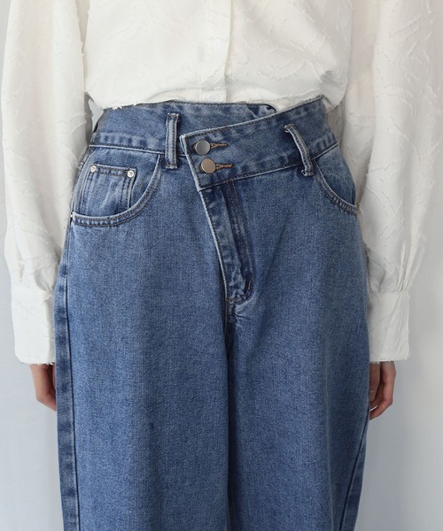 Ampirula(アンピルーラ)の「フロントアシンメトリーハイウエストワイドデニムパンツ(デニムパンツ・レディース・ブラック/ブルー・FREE)」の8枚目の写真