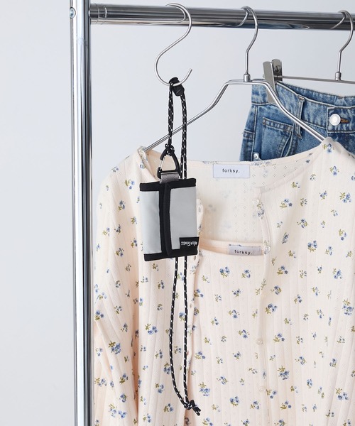 WILD THINGS(ワイルドシングス)の「【WILD THINGS × forksy.】ワイルドシングス 別注 ナイロン ストラップ付きミニウォレット(財布・レディース・ピンク/オリーブ/オフホワイト・FREE)」の7枚目の写真