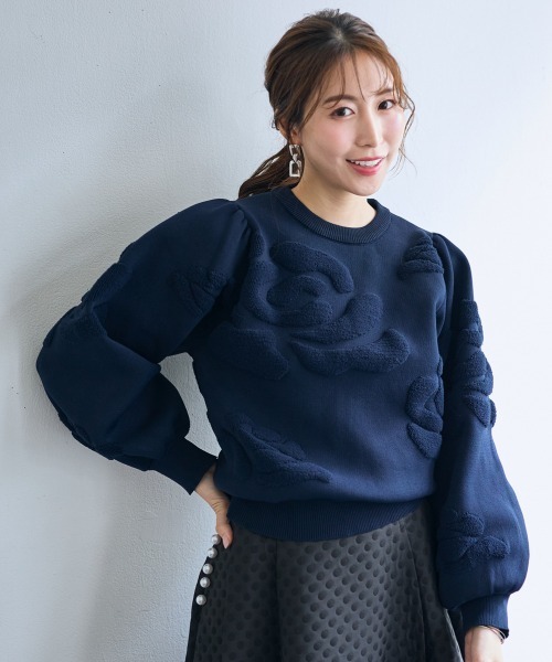 SMILE LAND（スマイルランド）の「バラモチーフ袖ボリュームニット＜大きいサイズ有＞【OtonaSMILE】（ニット/セーター・レディース・アイボリー/ネイビー・3L/4L/5L/M/L/LL）」の5枚目の写真