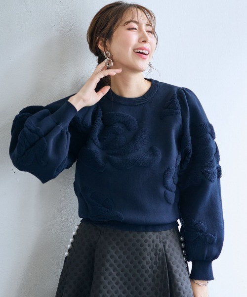 SMILE LAND（スマイルランド）の「バラモチーフ袖ボリュームニット＜大きいサイズ有＞【OtonaSMILE】（ニット/セーター・レディース・アイボリー/ネイビー・3L/4L/5L/M/L/LL）」の7枚目の写真
