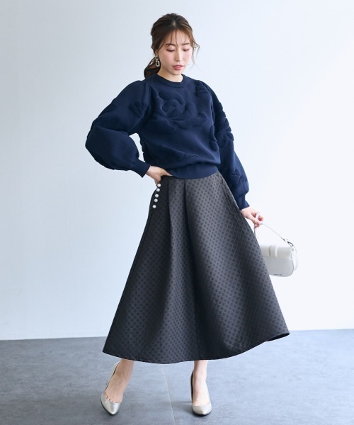 SMILE LAND（スマイルランド）の「バラモチーフ袖ボリュームニット＜大きいサイズ有＞【OtonaSMILE】（ニット/セーター・レディース・アイボリー/ネイビー・3L/4L/5L/M/L/LL）」の10枚目の写真