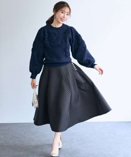 SMILE LAND（スマイルランド）の「バラモチーフ袖ボリュームニット＜大きいサイズ有＞【OtonaSMILE】（ニット/セーター・レディース・アイボリー/ネイビー・3L/4L/5L/M/L/LL）」の8枚目の写真