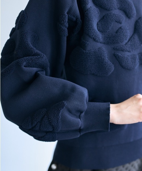 SMILE LAND（スマイルランド）の「バラモチーフ袖ボリュームニット＜大きいサイズ有＞【OtonaSMILE】（ニット/セーター・レディース・アイボリー/ネイビー・3L/4L/5L/M/L/LL）」の17枚目の写真