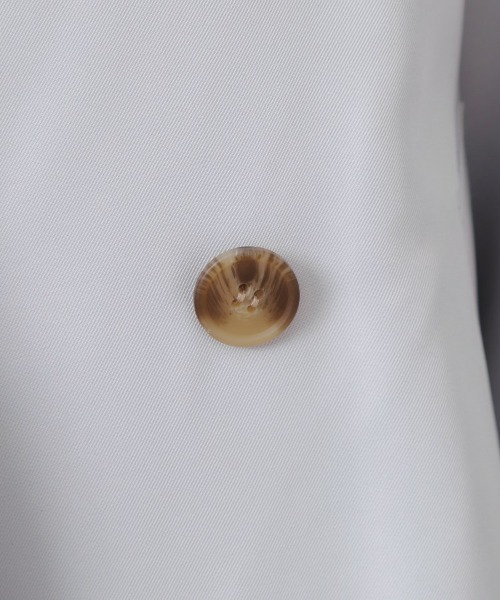 couture brooch(クチュールブローチ)の「【華やか・主役級】ショートトレンチ(トレンチコート・レディース・ベージュ/サックスブルー/ブラウン系その他・42/40/38/36)」の4枚目の写真