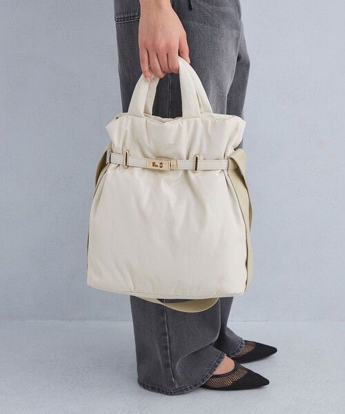 green label relaxing（グリーンレーベルリラクシング）の「パデットベルト ショルダー トートバッグ（ショルダーバッグ・レディース・オフホワイト/ブラック・FREE）」の2枚目の写真