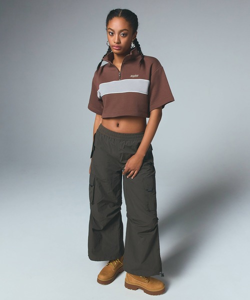 X-girl（エックスガール）の「STRIPED CROPPED ANORAK TOP（スウェット・レディース・ブラック/ブラウン・S/M）」の3枚目の写真