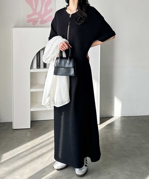 GeeRA（ジーラ）の「【接触冷感付き】前後2WAYハーフジップ半袖Ｔシャツワンピース（ワンピース・レディース・ベージュ/ネイビー/ブラック・XX-LARGE/LARGE/X-LARGE/MEDIUM）」の5枚目の写真