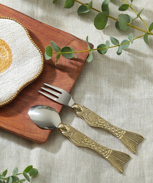食卓にさりげない高級感を添える、真鍮製のアニマルモチーフカトラリー
