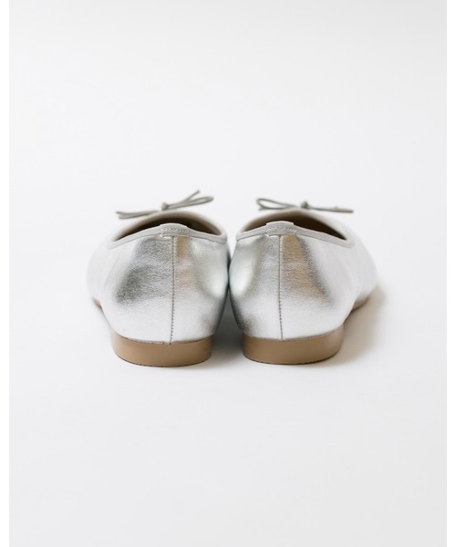 Emma Francis(エマフランシス)の「スクエアトゥ フラット バレエシューズ(バレエシューズ・レディース・シルバー・22.0cm/22.5cm/23.0cm/23.5cm/24.0cm/24.5cm/25.0cm)」の12枚目の写真