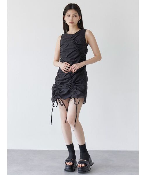 MURUA(ムルーア)の「シャーリングミニワンピース(ワンピース・レディース・ブラック/グレー・FREE)」の3枚目の写真
