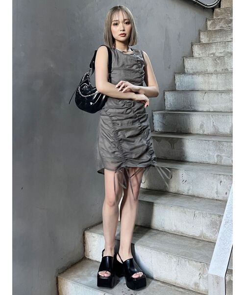 MURUA(ムルーア)の「シャーリングミニワンピース(ワンピース・レディース・ブラック/グレー・FREE)」の10枚目の写真