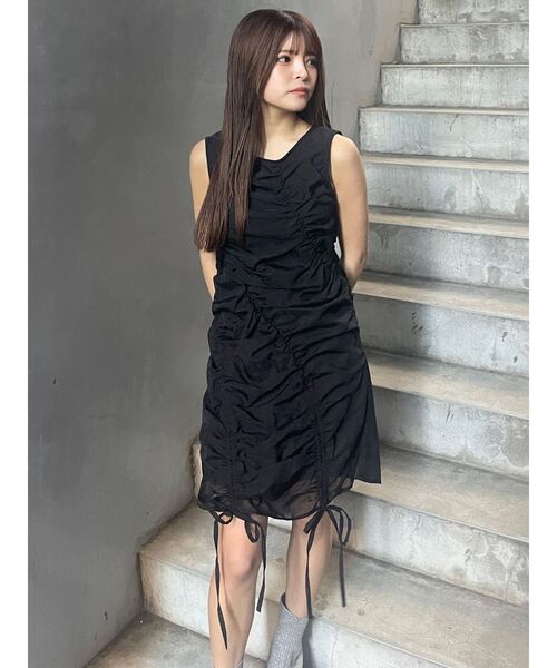 MURUA(ムルーア)の「シャーリングミニワンピース(ワンピース・レディース・ブラック/グレー・FREE)」の12枚目の写真