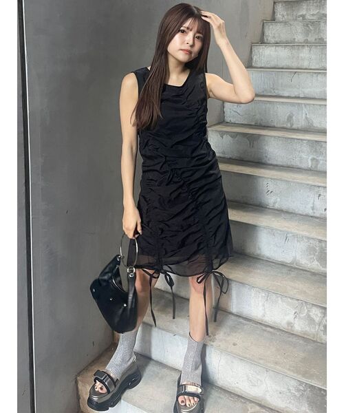 MURUA(ムルーア)の「シャーリングミニワンピース(ワンピース・レディース・ブラック/グレー・FREE)」の13枚目の写真