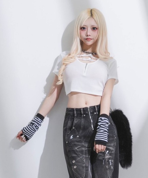Diable baiser(ディアブルベーゼ)の「リボン付ビジュージップ半袖クロップド丈半袖カットソー【大きいサイズ有】(Tシャツ/カットソー・レディース・ホワイト/ブラック/ブラック×ホワイト/グリーン・SMALL/3L/LL/LARGE/MEDIUM)」の15枚目の写真