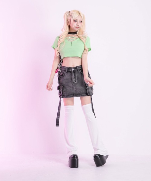 Diable baiser(ディアブルベーゼ)の「リボン付ビジュージップ半袖クロップド丈半袖カットソー【大きいサイズ有】(Tシャツ/カットソー・レディース・ホワイト/ブラック/ブラック×ホワイト/グリーン・SMALL/3L/LL/LARGE/MEDIUM)」の13枚目の写真