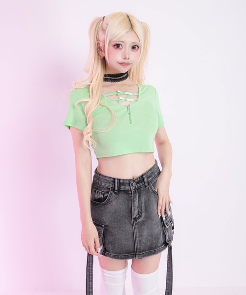 Diable baiser(ディアブルベーゼ)の「リボン付ビジュージップ半袖クロップド丈半袖カットソー【大きいサイズ有】(Tシャツ/カットソー・レディース・ホワイト/ブラック/ブラック×ホワイト/グリーン・SMALL/3L/LL/LARGE/MEDIUM)」の12枚目の写真