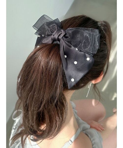 RESEXXY(リゼクシー)の「ポイントパールリボン(バレッタ/ヘアクリップ・レディース・ホワイト/ブラック・FREE)」の2枚目の写真