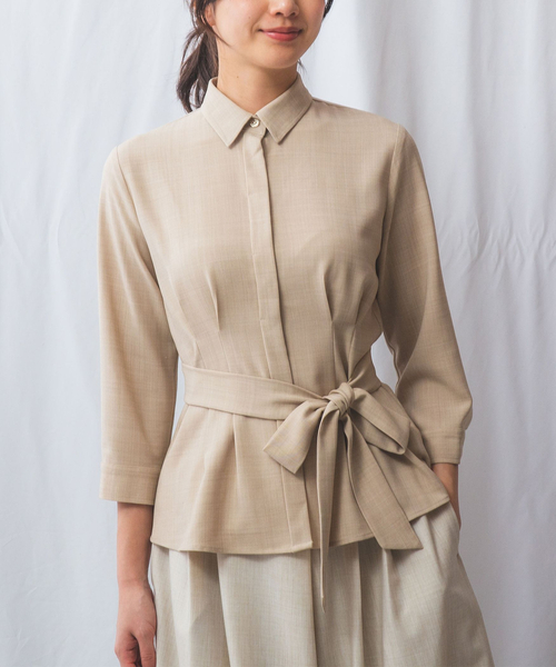 NARACAMICIE（ナラカミーチェ）の「【NARACAMICIE】麻調ベルト付き七分袖タックブラウス（シャツ/ブラウス・レディース・ホワイト/ブラウン/グリーン・S/M/L）」の2枚目の写真