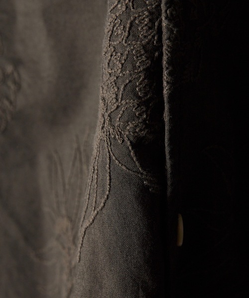 REMI RELIEF（レミレリーフ）の「REMI RELIEF/レミレリーフ アロハ総柄刺繍SHIRT(パイナップル) シャツ（シャツ/ブラウス・メンズ・チャコールグレー/オフホワイト・M/L/XL）」の7枚目の写真