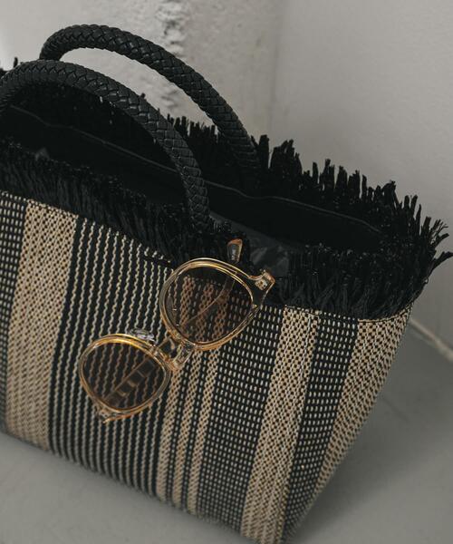 SENSE OF PLACE by URBAN RESEARCH(センスオブプレイスバイアーバンリサーチ)の「スクエアカゴバッグ(ショルダーバッグ・レディース・ベージュ/ブラック/グリーン・ONE)」の4枚目の写真