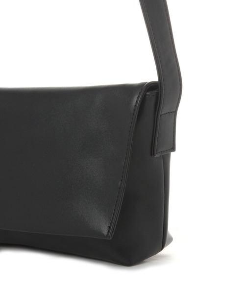 LAKOLE（ラコレ）の「フラップ横型ショルダーバッグ / 495422（ショルダーバッグ・メンズ・ブラック/ブラウン・FREE）」の7枚目の写真