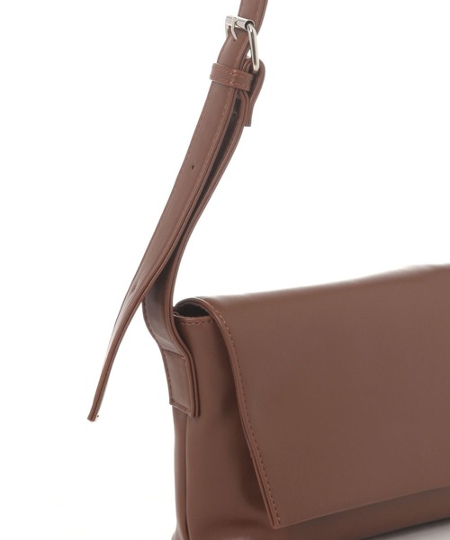 LAKOLE（ラコレ）の「フラップ横型ショルダーバッグ / 495422（ショルダーバッグ・メンズ・ブラック/ブラウン・FREE）」の10枚目の写真