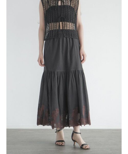 FIKA.(フィーカ)の「Flower embroidery mesh skirt(スカート・レディース・ブラック/オフホワイト・MEDIUM)」の3枚目の写真