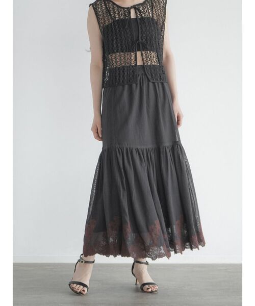 FIKA.(フィーカ)の「Flower embroidery mesh skirt(スカート・レディース・ブラック/オフホワイト・MEDIUM)」の4枚目の写真