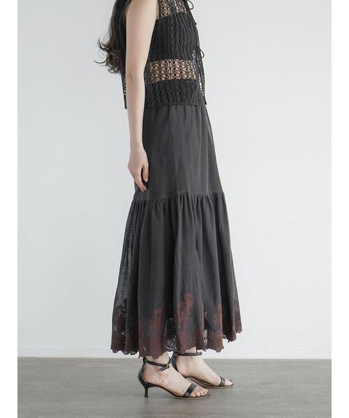 FIKA.(フィーカ)の「Flower embroidery mesh skirt(スカート・レディース・ブラック/オフホワイト・MEDIUM)」の6枚目の写真