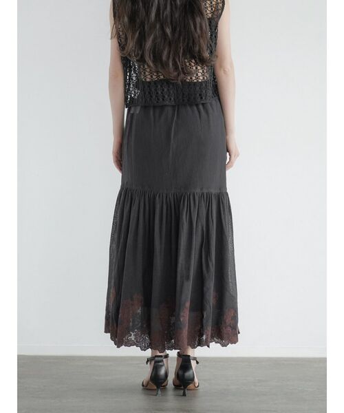 FIKA.(フィーカ)の「Flower embroidery mesh skirt(スカート・レディース・ブラック/オフホワイト・MEDIUM)」の7枚目の写真