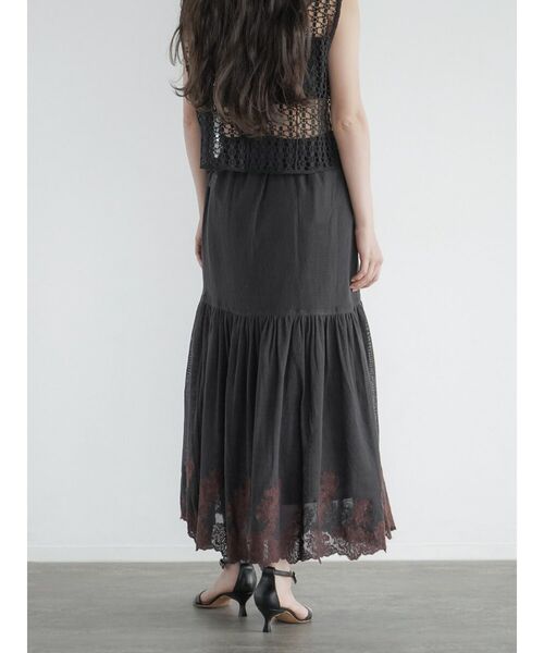 FIKA.(フィーカ)の「Flower embroidery mesh skirt(スカート・レディース・ブラック/オフホワイト・MEDIUM)」の8枚目の写真