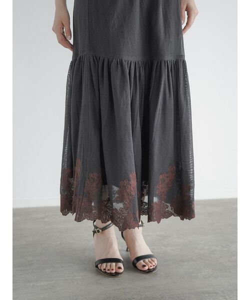 FIKA.(フィーカ)の「Flower embroidery mesh skirt(スカート・レディース・ブラック/オフホワイト・MEDIUM)」の9枚目の写真