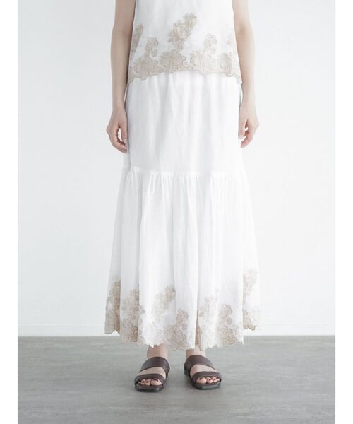 FIKA.(フィーカ)の「Flower embroidery mesh skirt(スカート・レディース・ブラック/オフホワイト・MEDIUM)」の13枚目の写真