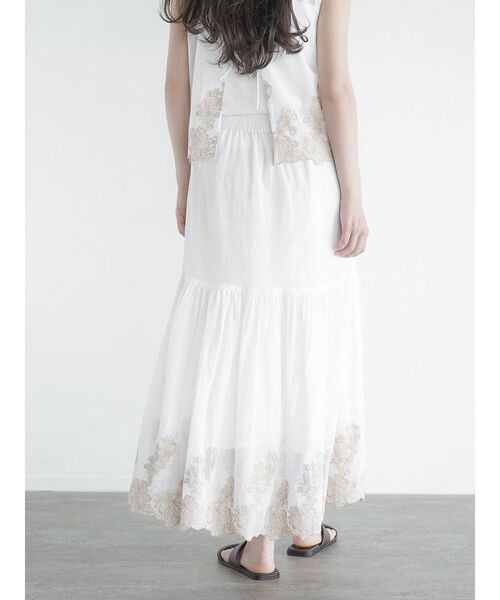FIKA.(フィーカ)の「Flower embroidery mesh skirt(スカート・レディース・ブラック/オフホワイト・MEDIUM)」の16枚目の写真