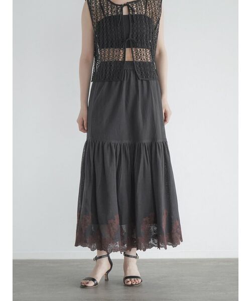 FIKA.(フィーカ)の「Flower embroidery mesh skirt(スカート・レディース・ブラック/オフホワイト・MEDIUM)」の2枚目の写真