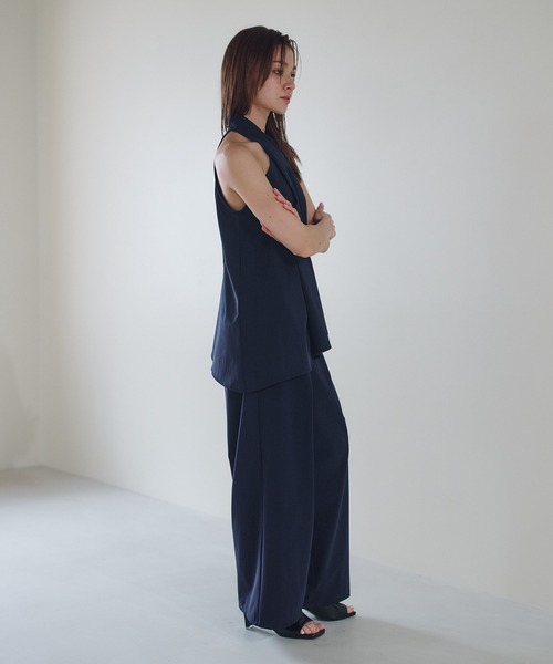 KINO THE KEI(キノザケイ)の「ホルター アシンメトリー ブラウス KINO THE KEI(シャツ/ブラウス・レディース・ホワイト/ネイビー・フリー)」の15枚目の写真